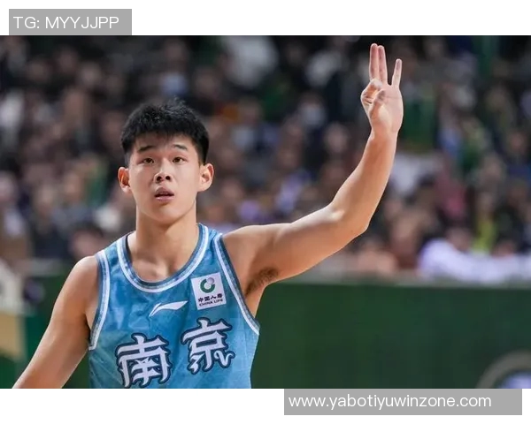 俄勒冈大学现场同曦球迷热情助威林葳标语引发关注 俄勒冈大学现场同曦球迷热情助威林葳标语引发关注