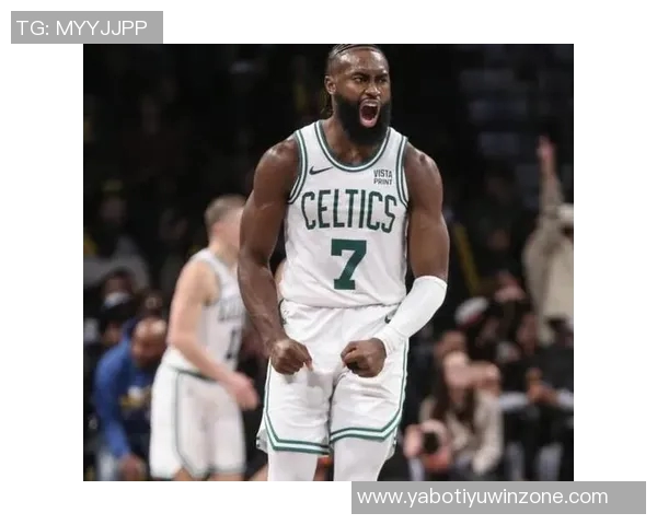 杰伦布朗左腿筋紧张状态不明绿军官方宣布回归存疑